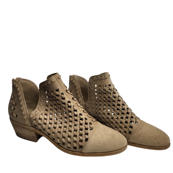 Vince Camuto Phortiena Sand Suede Cutout ankle bootie Size 10 - Picture 2 of 11